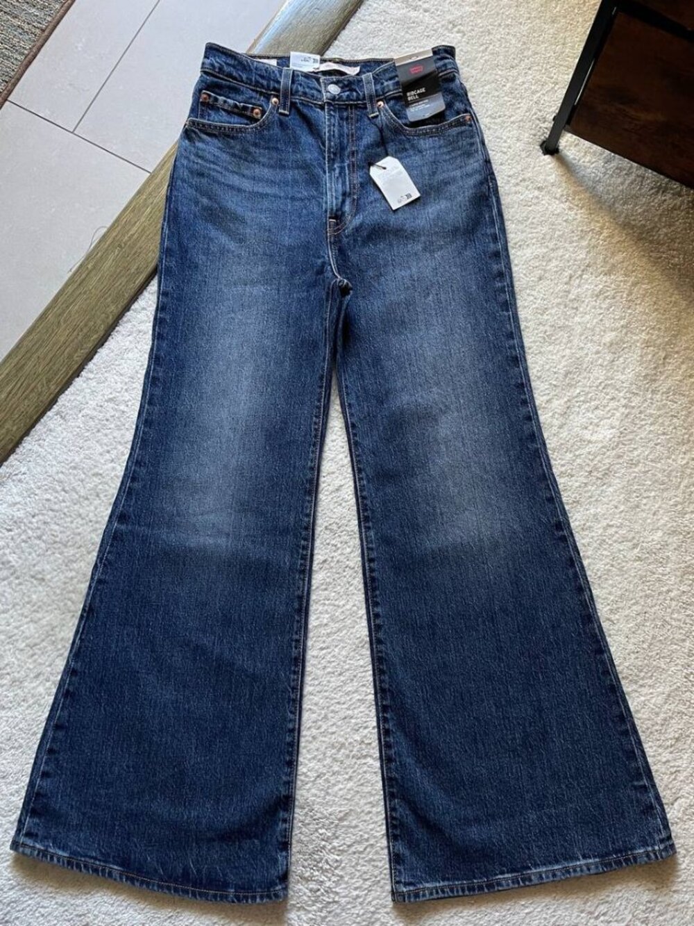NWT Levi’s Premium Ribcage Bell High Rise Women’s Jeans Size 27/30 - Picture 2 of 13